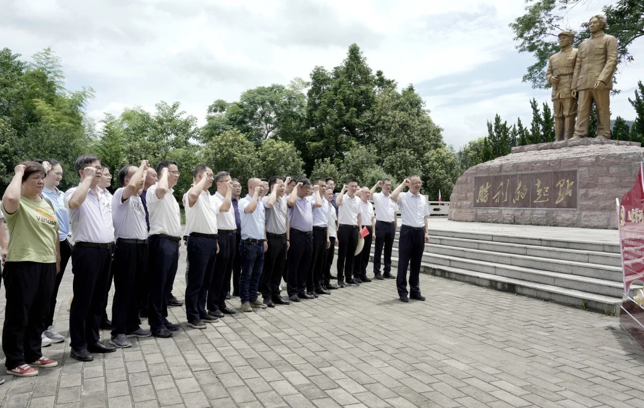 建協(xié)簡訊2025.7-3    龍巖市建筑業(yè)協(xié)會參加民營經(jīng)濟人士理想信念教育暨市工商聯(lián)直屬商會綜合黨委主題黨日活動